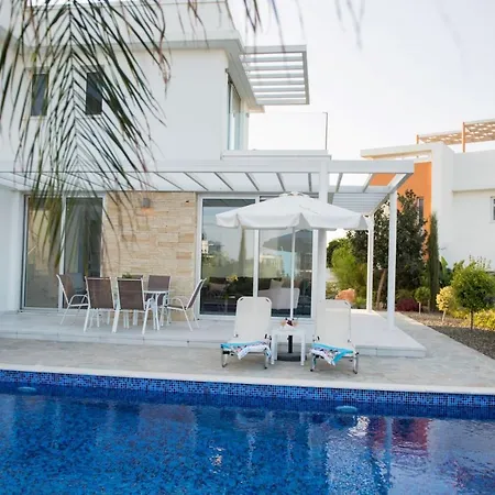 فيلة Travertine Cove *