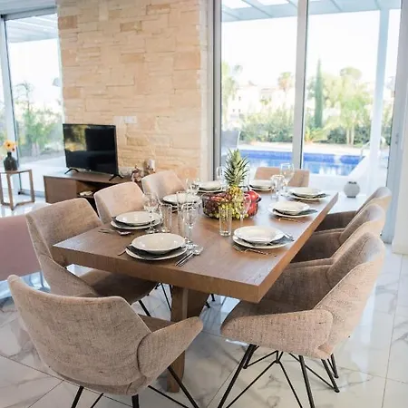 Travertine Cove فيلة *