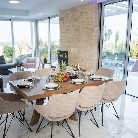 فيلة Travertine Cove *